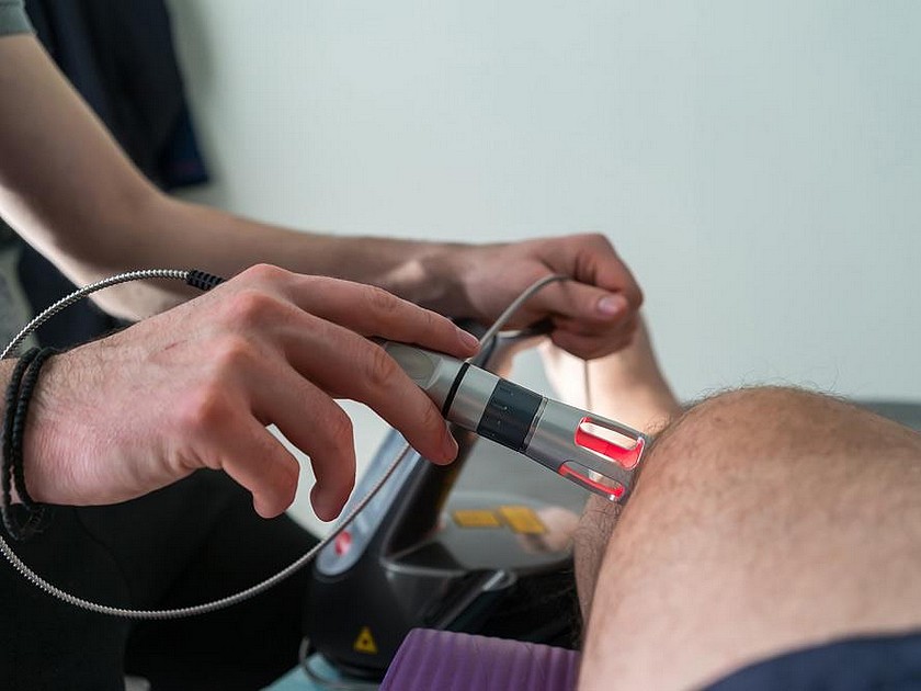 Soft Lézer Terápia: innovatív megoldás a fájdalom és a gyulladás csökkentésére